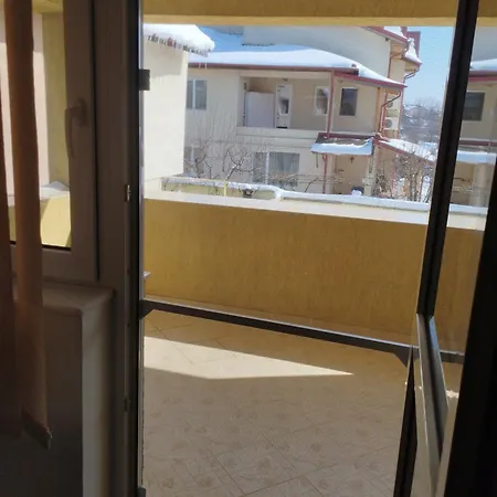 Elena Gazde/Camere de închiriat